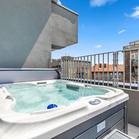 Lam Pink - Jacuzzi - Ac - Ps4 Apartment Bratislava Bagian luar foto