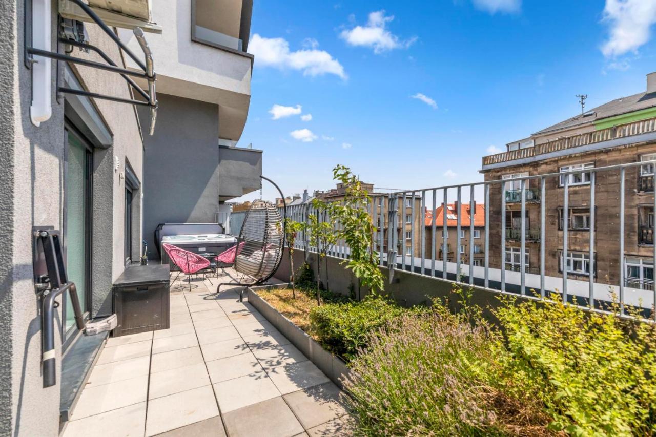 Lam Pink - Jacuzzi - Ac - Ps4 Apartment Bratislava Bagian luar foto