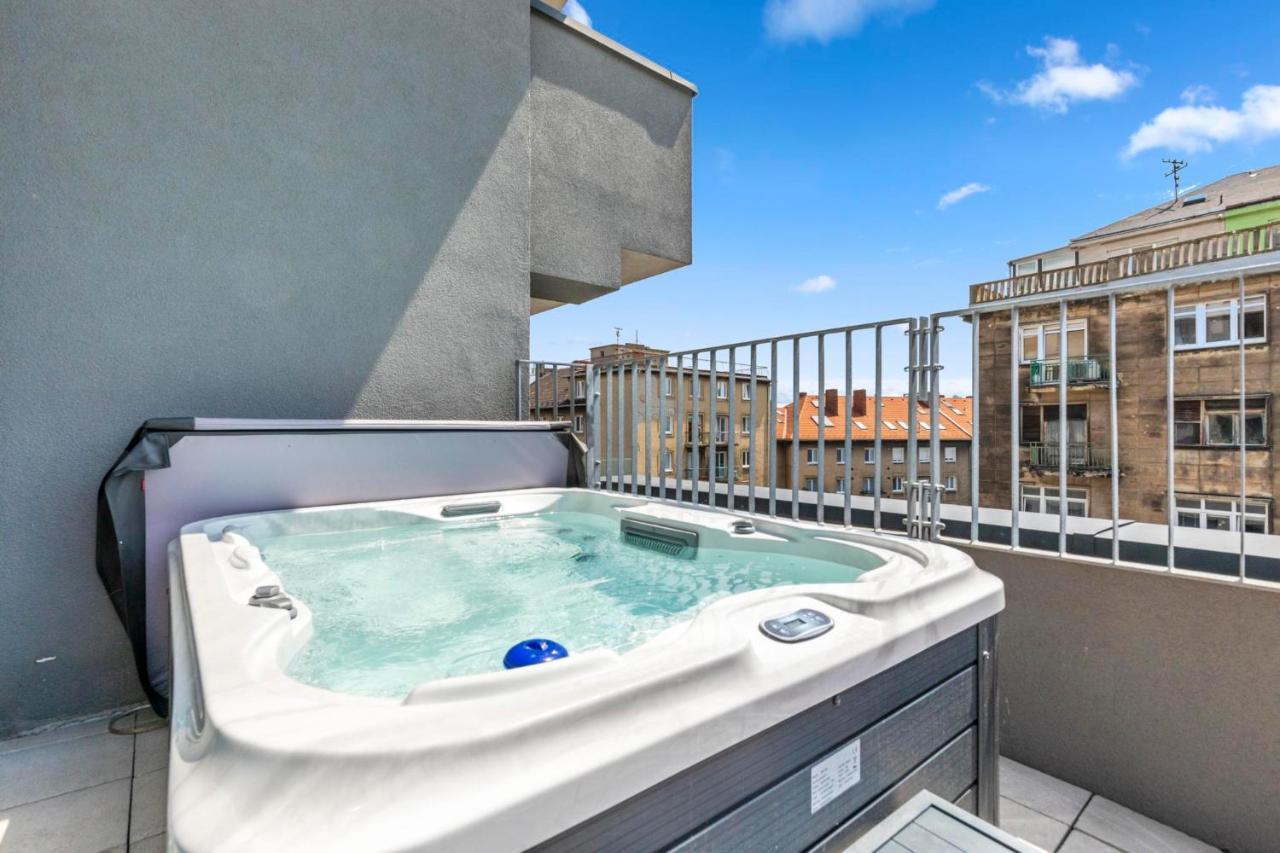 Lam Pink - Jacuzzi - Ac - Ps4 Apartment Bratislava Bagian luar foto