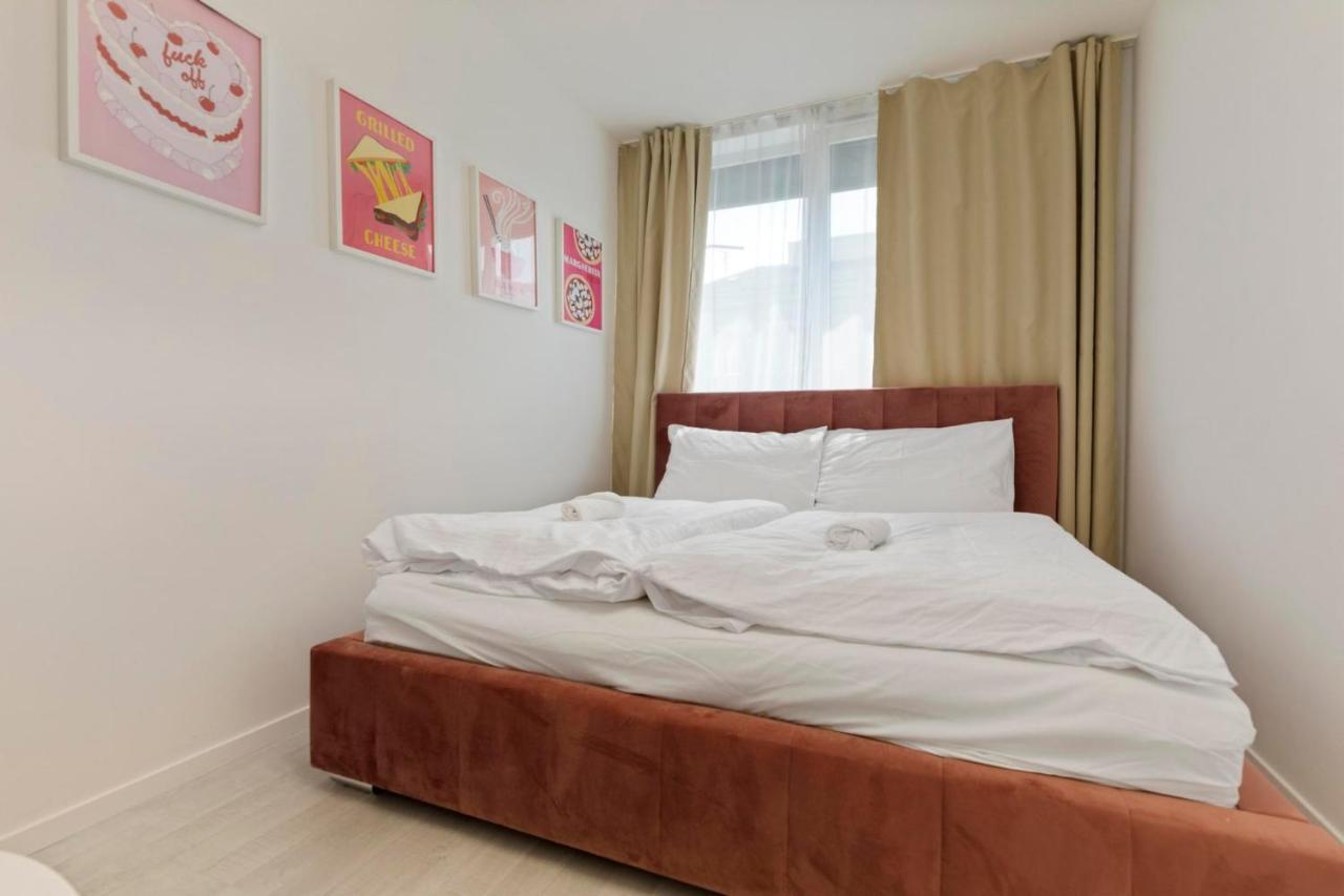 Lam Pink - Jacuzzi - Ac - Ps4 Apartment Bratislava Bagian luar foto