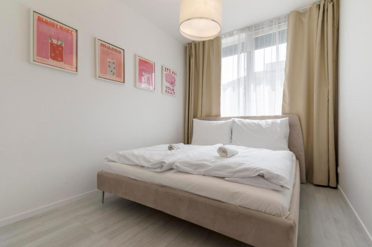 Lam Pink - Jacuzzi - Ac - Ps4 Apartment Bratislava Bagian luar foto