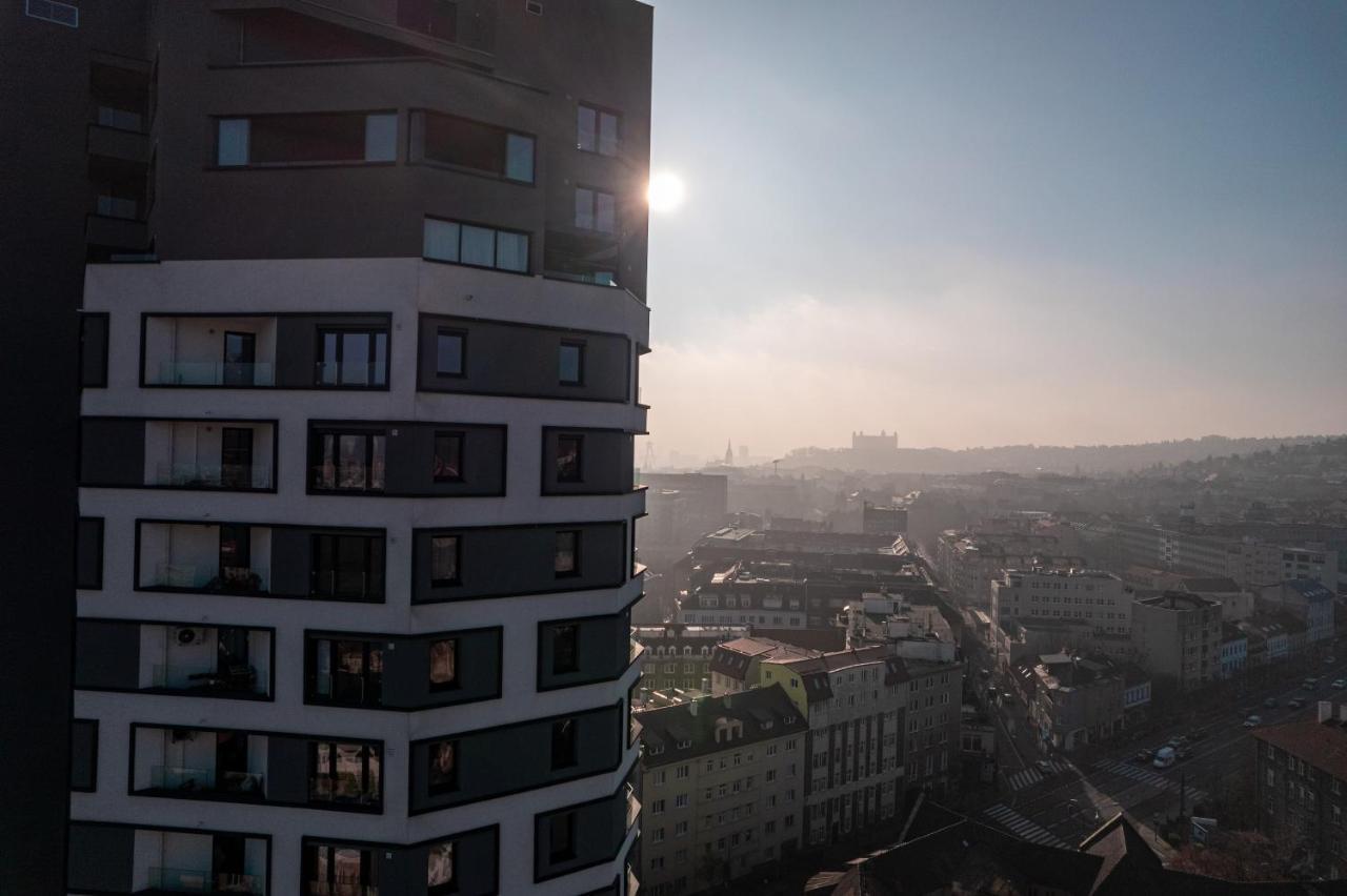 Lam Pink - Jacuzzi - Ac - Ps4 Apartment Bratislava Bagian luar foto