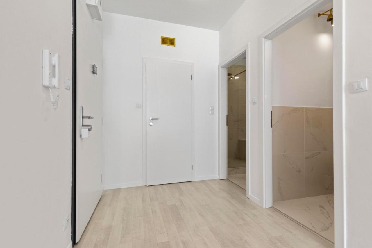 Lam Pink - Jacuzzi - Ac - Ps4 Apartment Bratislava Bagian luar foto