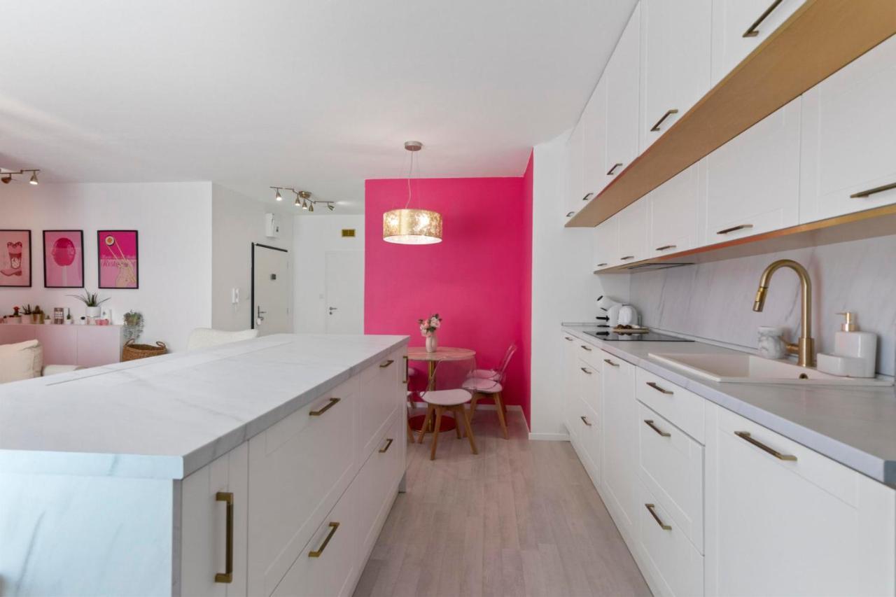 Lam Pink - Jacuzzi - Ac - Ps4 Apartment Bratislava Bagian luar foto