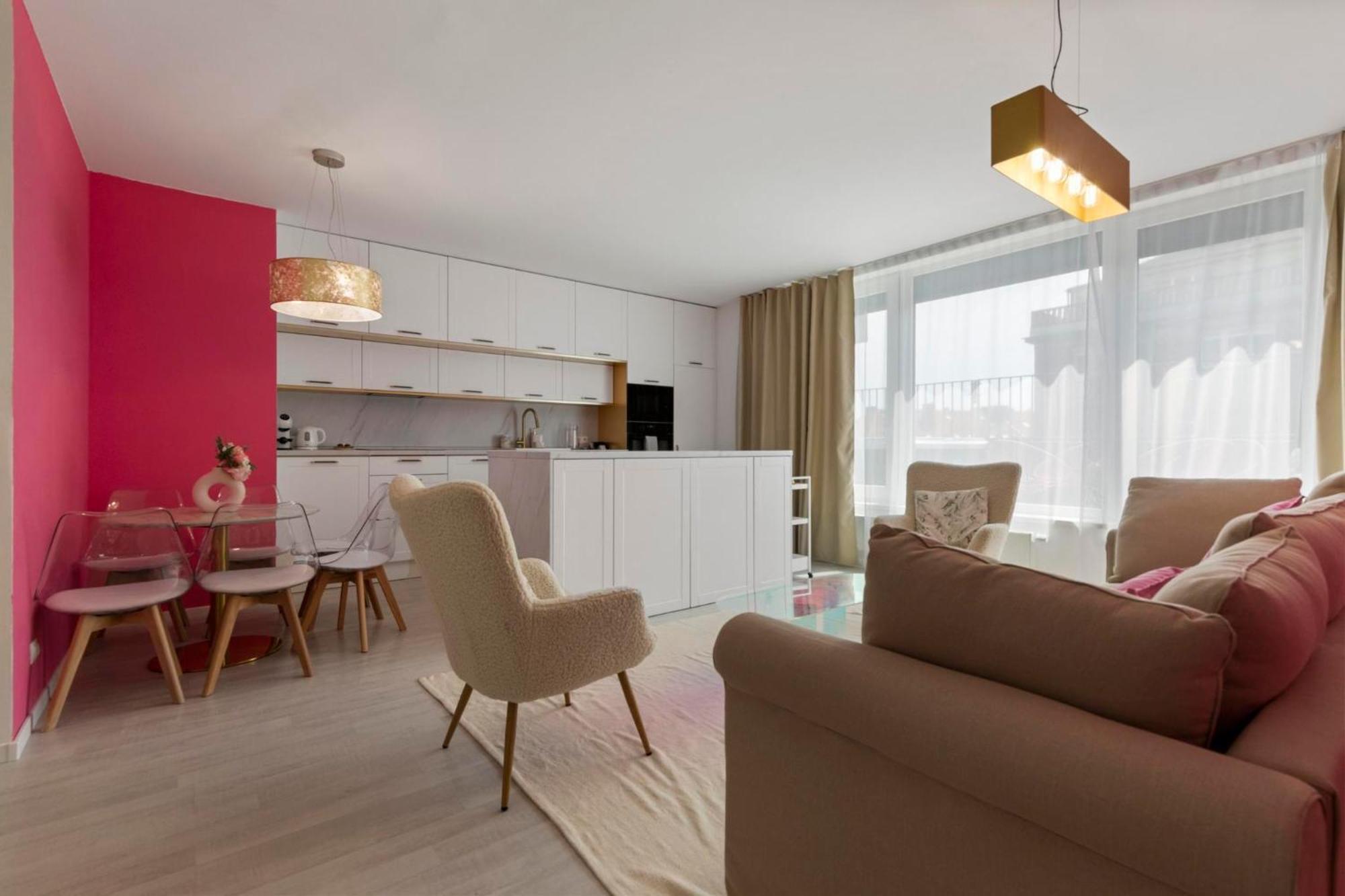 Lam Pink - Jacuzzi - Ac - Ps4 Apartment Bratislava Bagian luar foto
